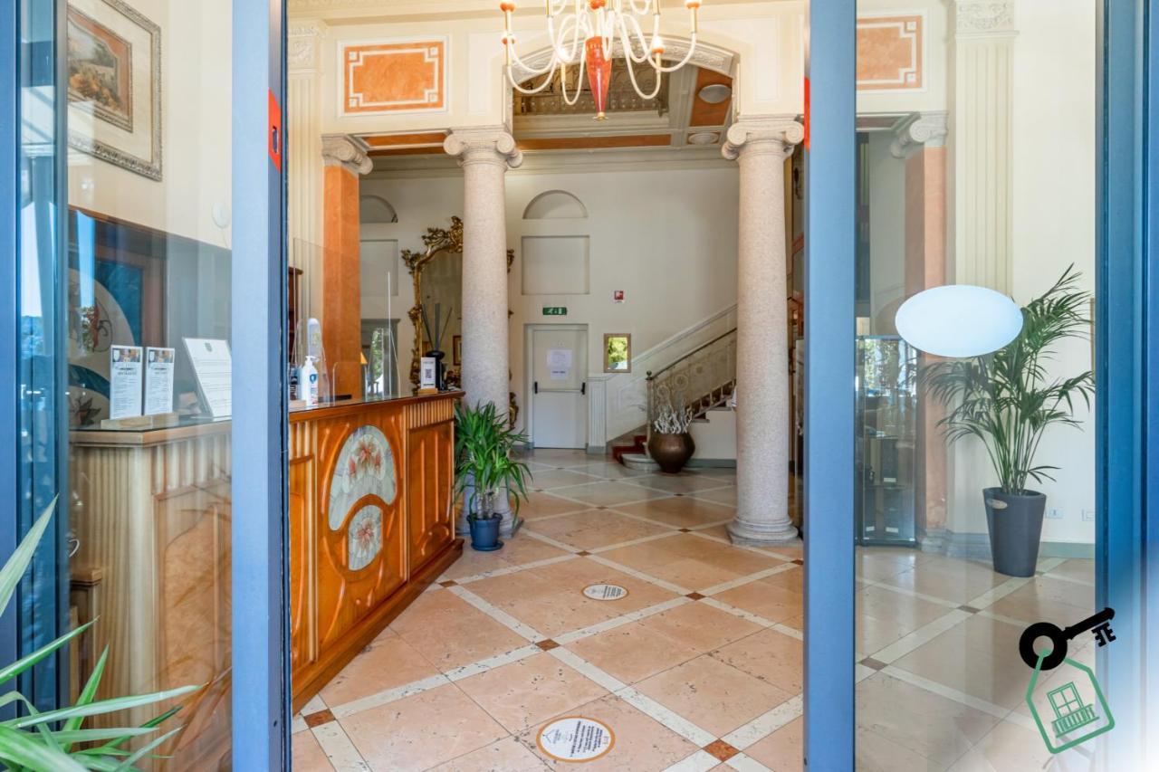 Hotel Rooms Lago Maggiore Verbania Buitenkant foto