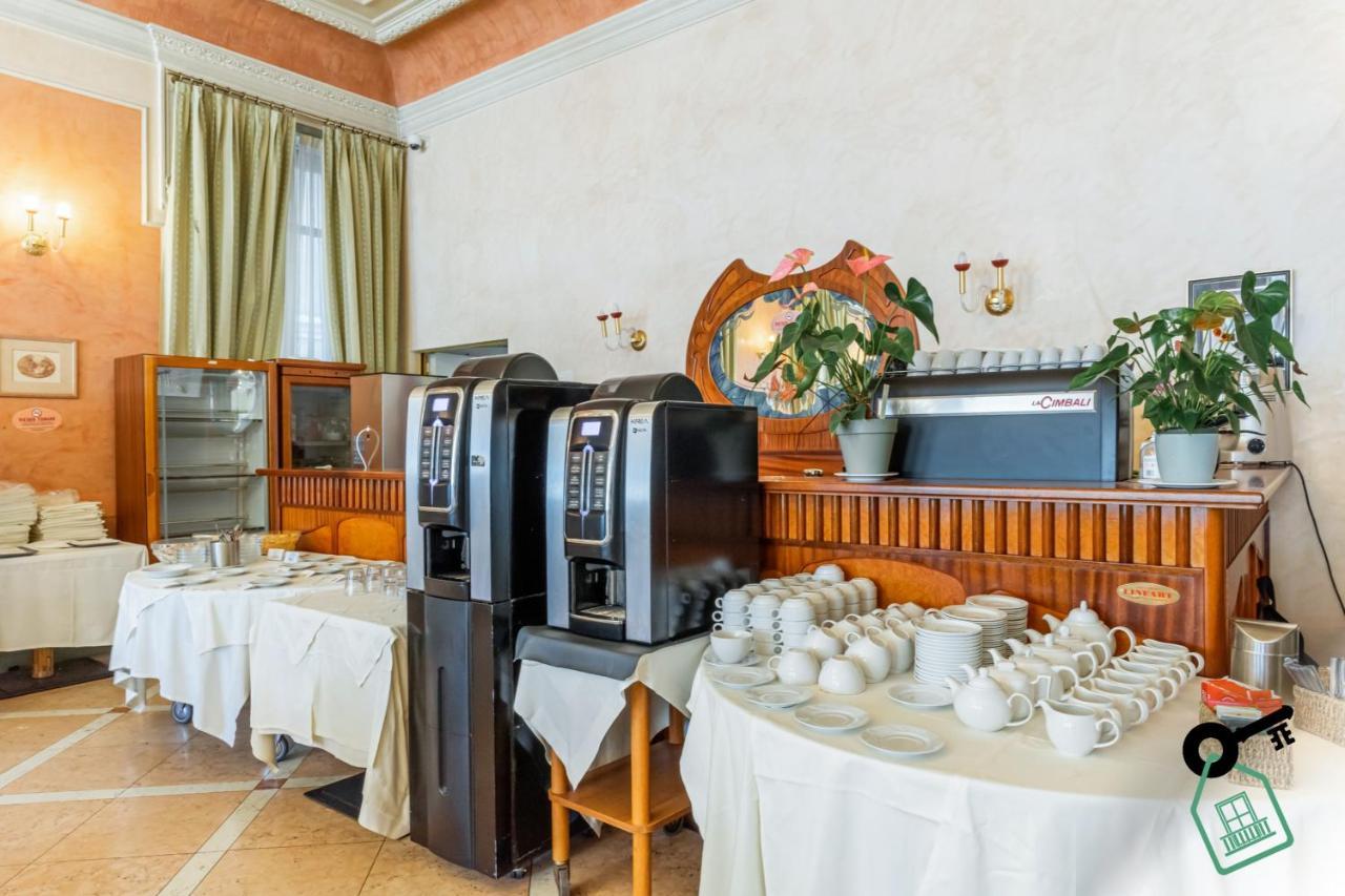 Hotel Rooms Lago Maggiore Verbania Buitenkant foto