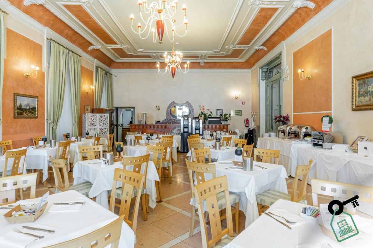 Hotel Rooms Lago Maggiore Verbania Buitenkant foto