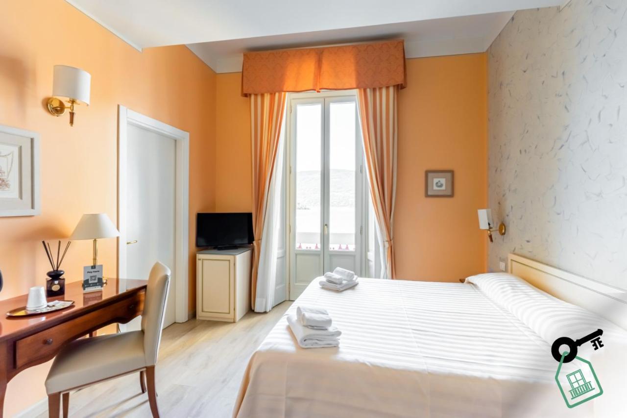 Hotel Rooms Lago Maggiore Verbania Buitenkant foto
