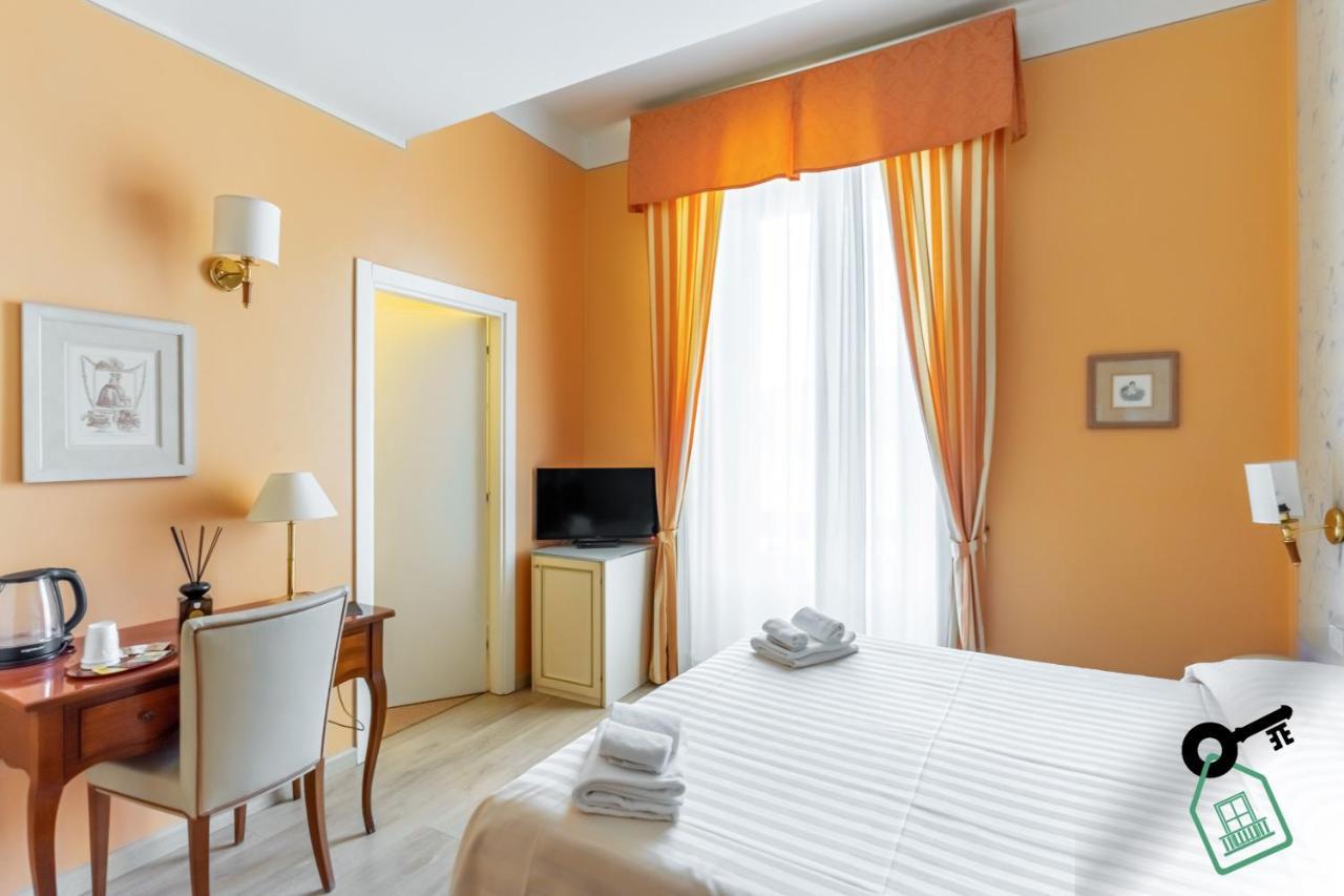 Hotel Rooms Lago Maggiore Verbania Buitenkant foto