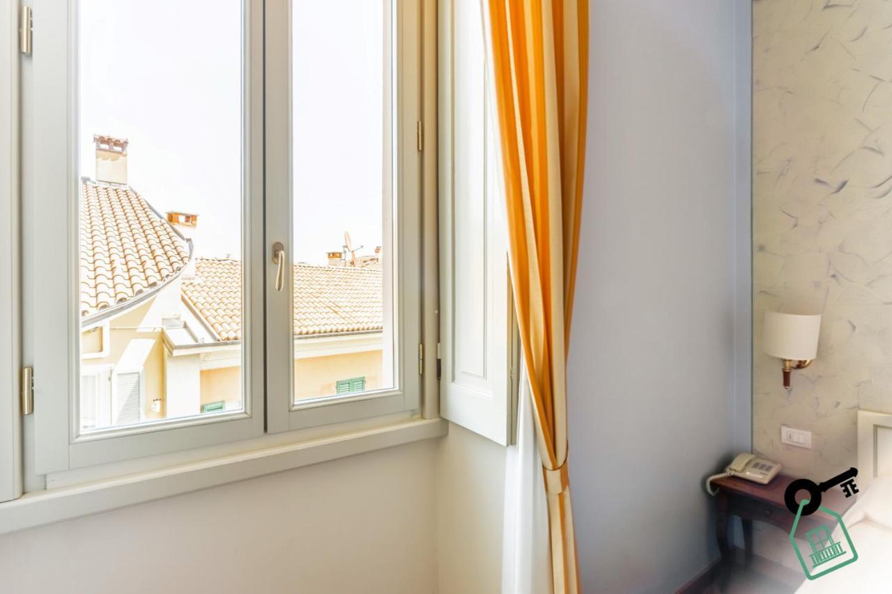 Hotel Rooms Lago Maggiore Verbania Buitenkant foto