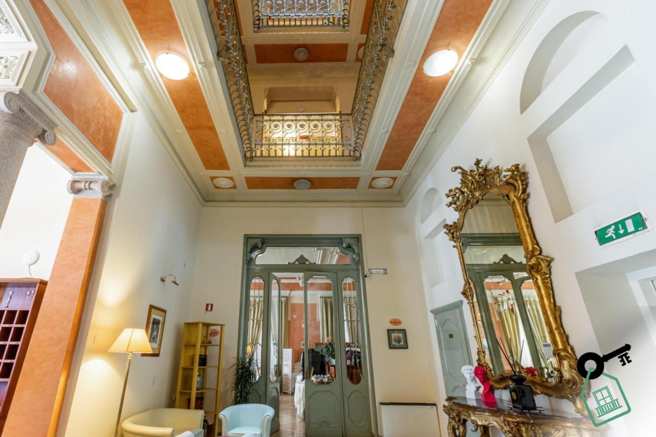 Hotel Rooms Lago Maggiore Verbania Buitenkant foto